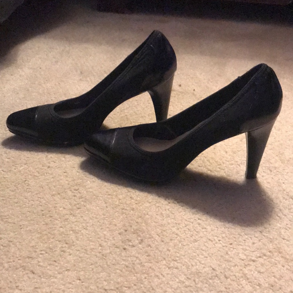 Ellen Tracy heels